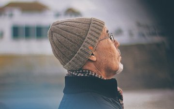 Herbstdepression - Alter Mann mit Mütze