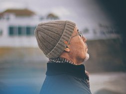 Herbstdepression - Alter Mann mit Mütze