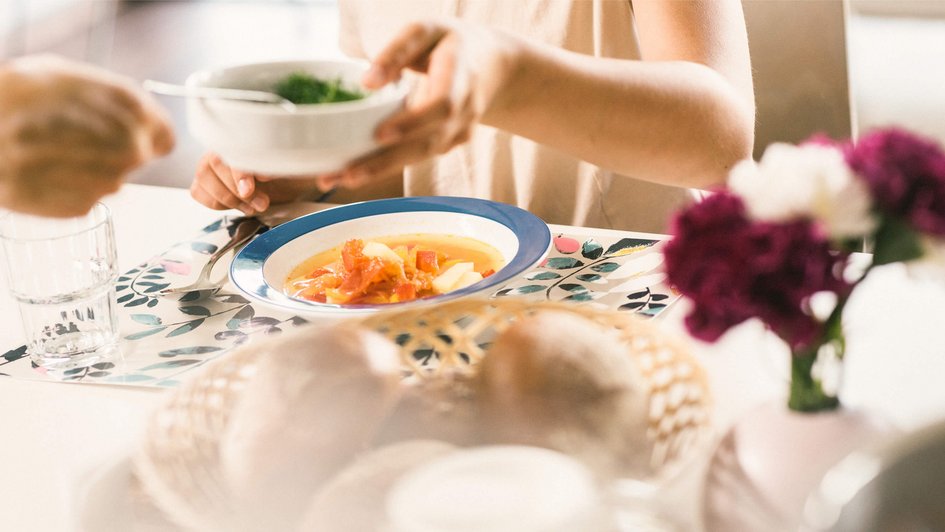 Teller mit Essen, Oberberg Fachklinik Konraderhof