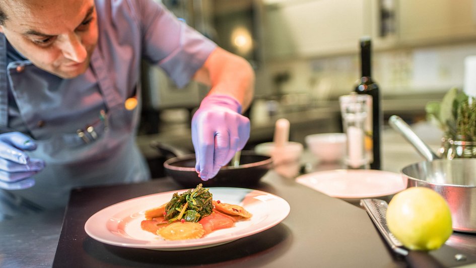 Koch mit Essen Oberberg Somnia Fachklinik Köln Hürth