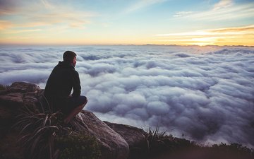 Artikel Depression Mann auf einem Berg