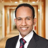 Porträtfoto Denberu Yilma Mengesha, Facharzt für Psychiatrie und Psychotherapie in der Oberberg Somnia Fachklinik Köln Hürth