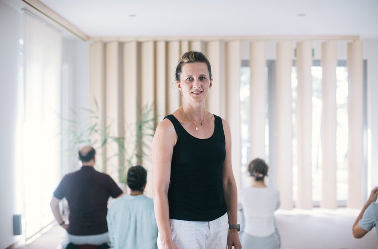 Schmerzen können die depressive Symptomatik wie sozialer Rückzug und Antriebslosigkeit verstärken