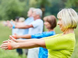Artikel Depressionsbewältigung Eine Gruppe von älteren Menschen