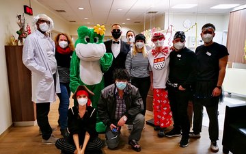 Karneval: Gruppe in Kostümen