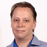 Porträtfoto Maik Kerz, Empfang Oberberg Parkklinik Wiesbaden Schlangenbad