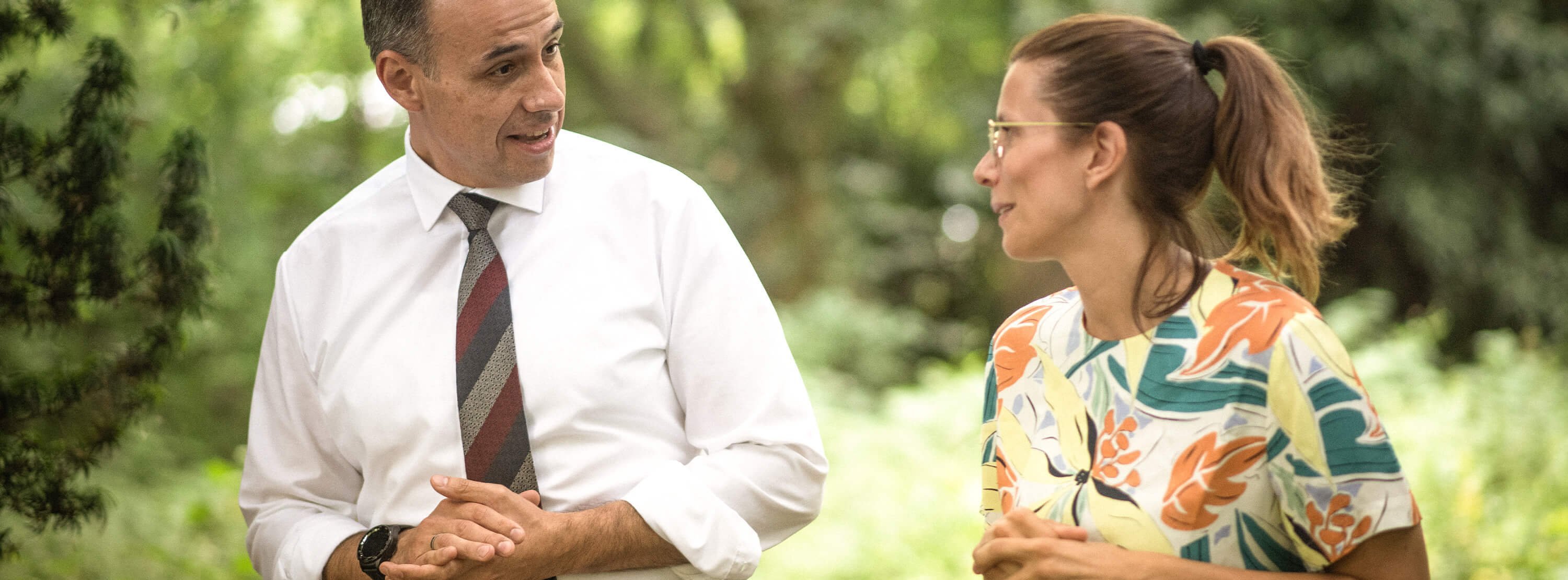 Schmerzen durch psychische Erkrankungen: Dr. Malevani mit Patientin