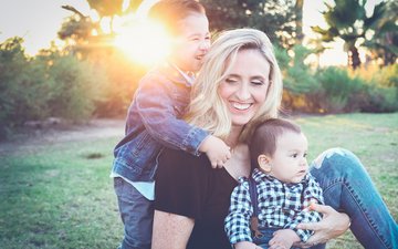 Burn-out bei Müttern - Mutter mit zwei Kindern